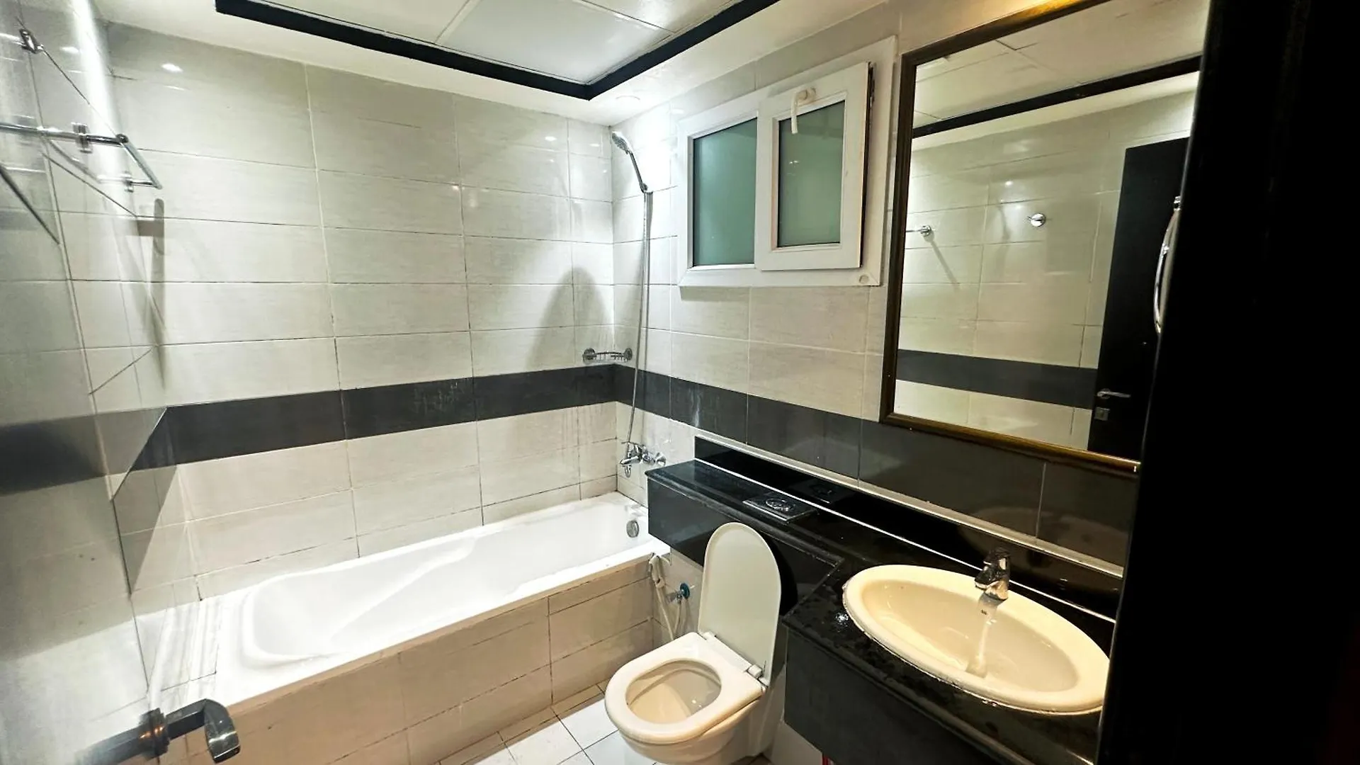 Cozy Corner Partition Room Near Burjuman Metro Dubai 0*,