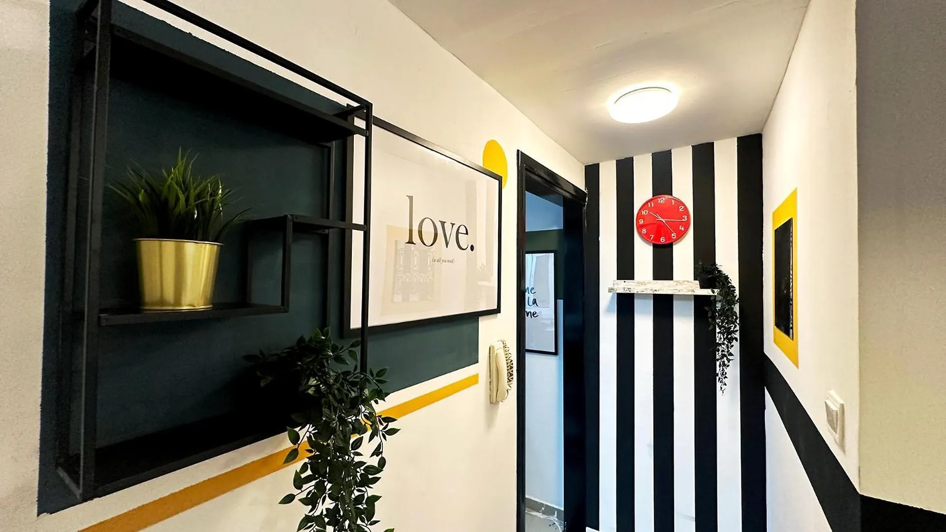 Cozy Corner Partition Room Near Burjuman Metro Dubai