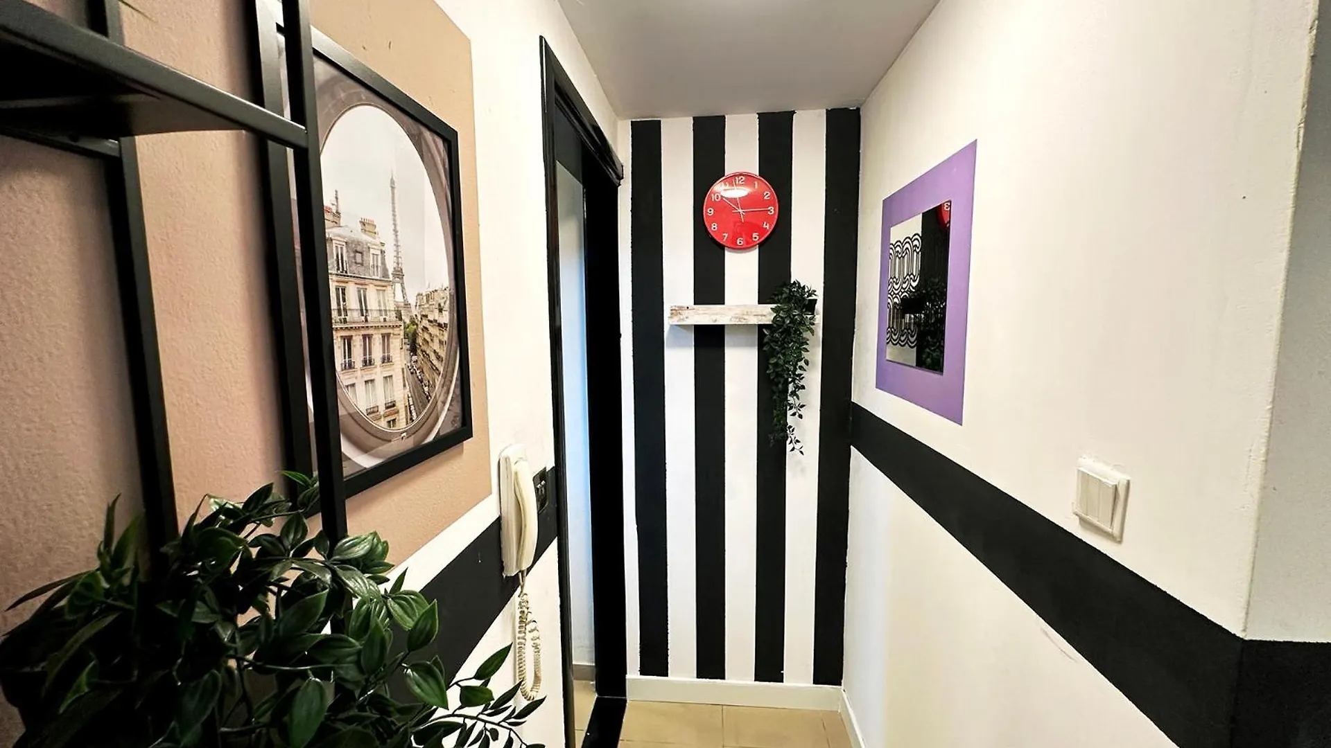 Cozy Corner Partition Room Near Burjuman Metro Dubai 0*,
